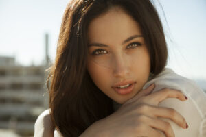 brunette woman in her early 3o's 